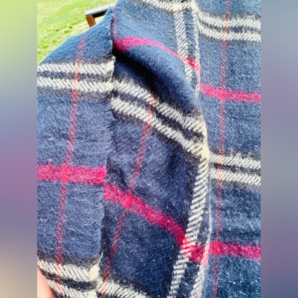 Burberry Vintage Navy, Cream & Red color Nova Check Wool Scarf. Unisex - Picture 9 of 9